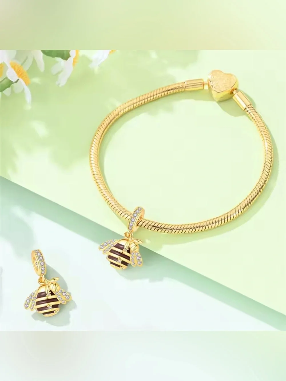 🌟🌟 14K Gold Plated Honey Comb Bee Dangle Charm